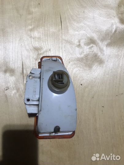 Поворотник передний правый