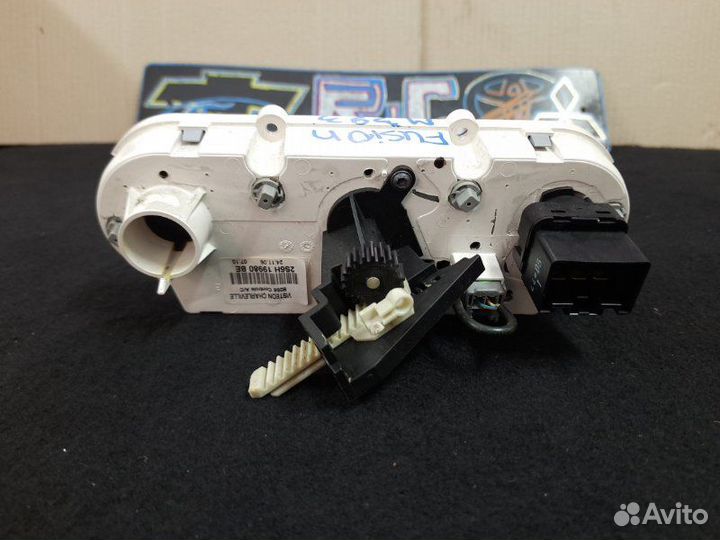 Блок управления отопителем кондиционером Ford