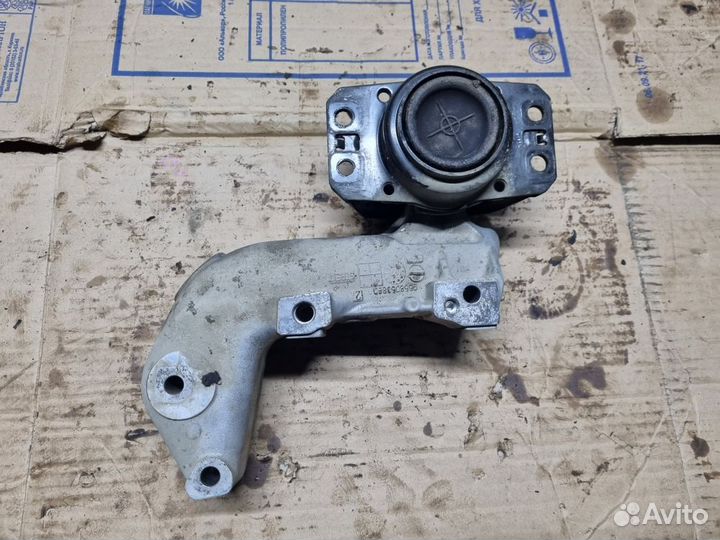 Опора двигателя Peugeot 307