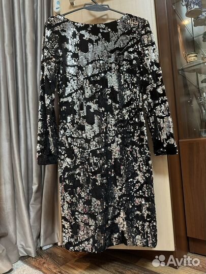 Платье с паетками 46