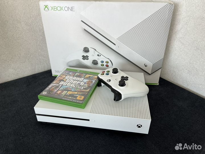 Xbox One s 500 gb + диск gta 5