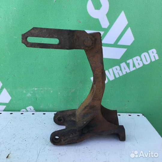 Кронштейн генератора Ауди 80 Б2