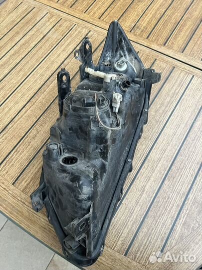 Правая фара на toyota rav4 2010