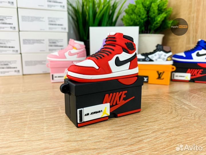 Чехол для AirPods Pro / Pro 2 с карабином (Nike)