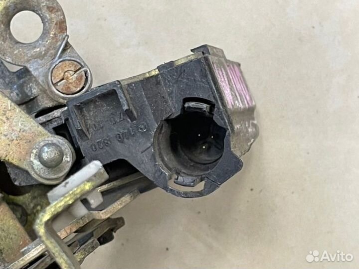 Замок боковой двери передний правый Mercedes-Benz