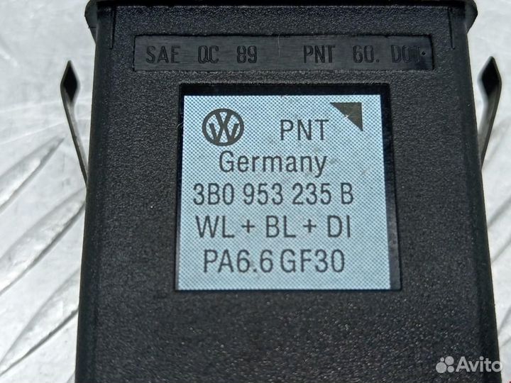 Кнопка аварийной сигнализации Volkswagen Passat B5