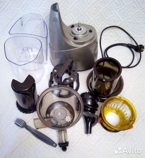 Соковыжималка шнековая bork S 610