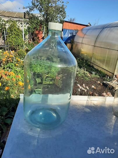 Банки стеклянные 3 литра. Стеклянные бутыли