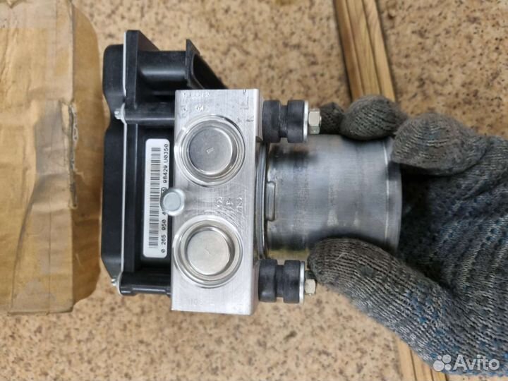 Блок управления ABS Discovery 3 05-09