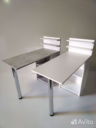 Маникюрный стол