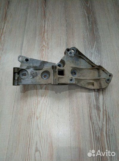 Кронштейн крепление навесного оборудования площадк