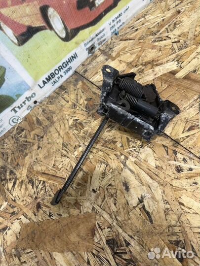 Замок капота Киа Соренто 1