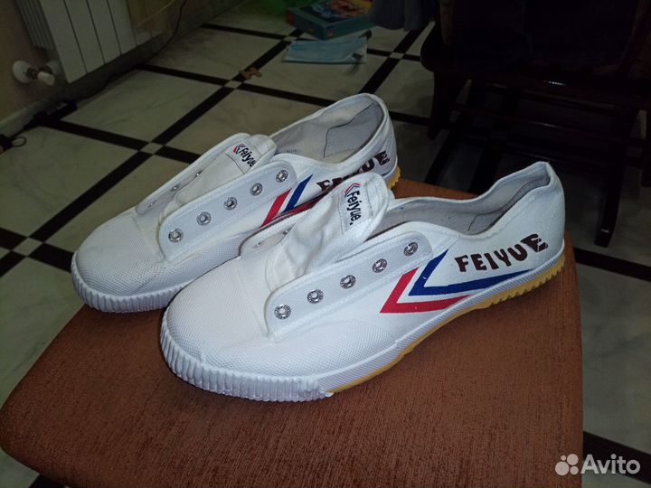 Обувь спортивная