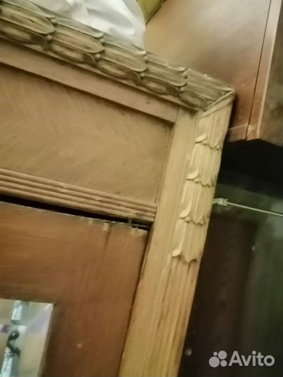 Антикварный дубовый шкаф