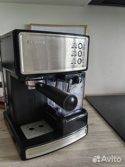 Кофемашина рожковая Vitek VT-1514 BK