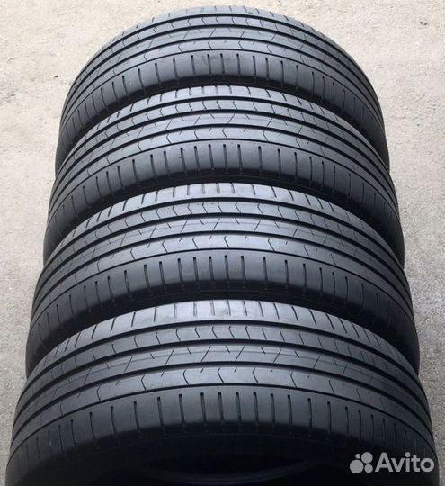 Pirelli P Zero PZ4 235/50 R19