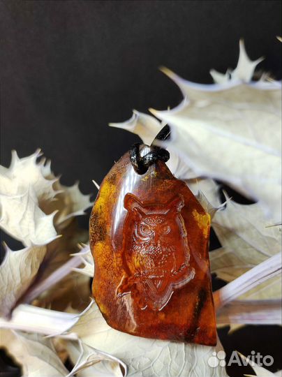 Кулон из натурального янтаря