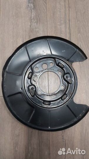 Пыльник тормозного диска задний левый Infiniti