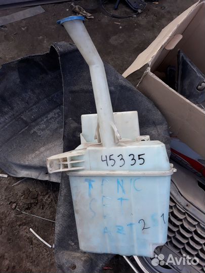 Бачок омывателя Toyota Avensis 2003-2009