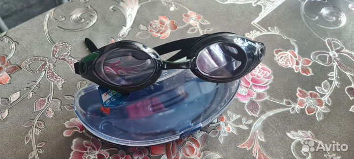 Очки для плавания Larsen