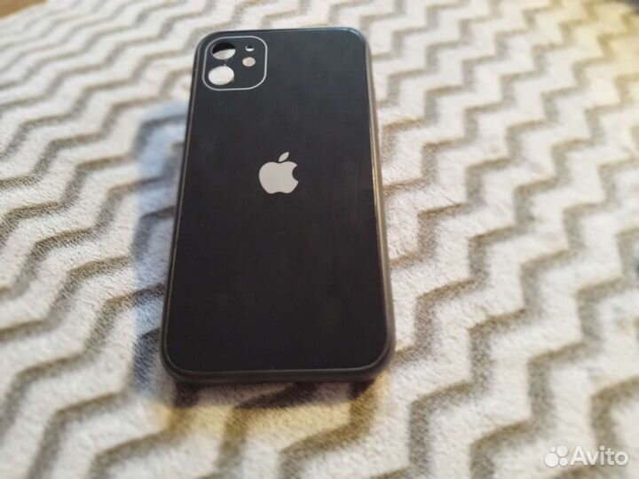 Чехол на iPhone 11 пластик