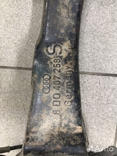 Кулак поворотный Ауди А4 Б5 1.6 МКПП