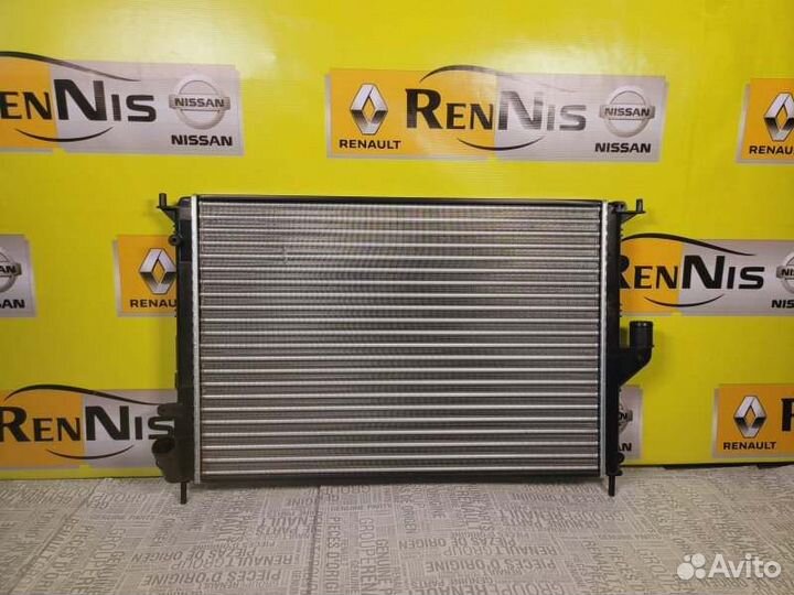 Радиатор охлаждения Renault Logan