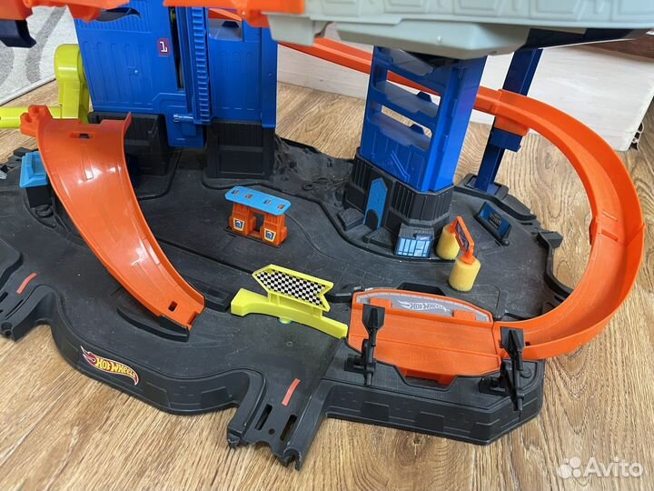 Hot wheels невообразимый гараж