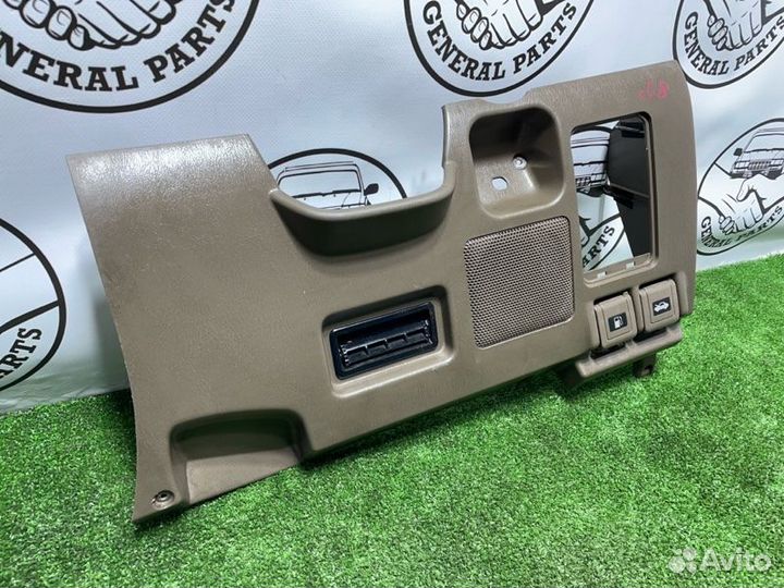 Консоль под рулевой колонкой Toyota Land Cruiser