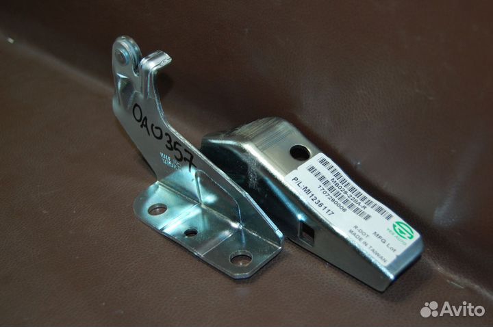 Петля капота правая - Mitsubishi Outlander 2