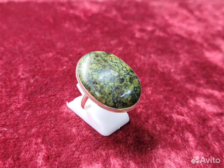 Кольцо массивное камень Змеевик