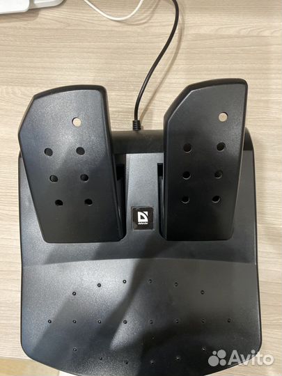 Игровой руль с педалями Defender Forsage GTR