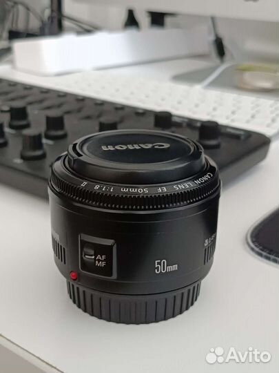 Объектив Canon EF 50mm f/1.8 II версии
