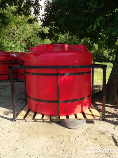 Емкость пластиковая в обрешетке под воду кас