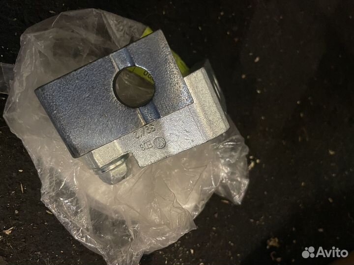 Петля двери передняя левая Audi A3 8L