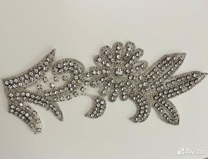 Аппликация пришивная со стразами