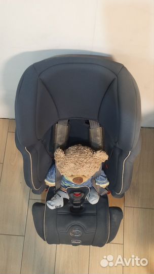 Автомобильное кресло chicco
