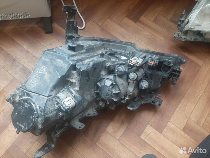 Фары на nissan fuga