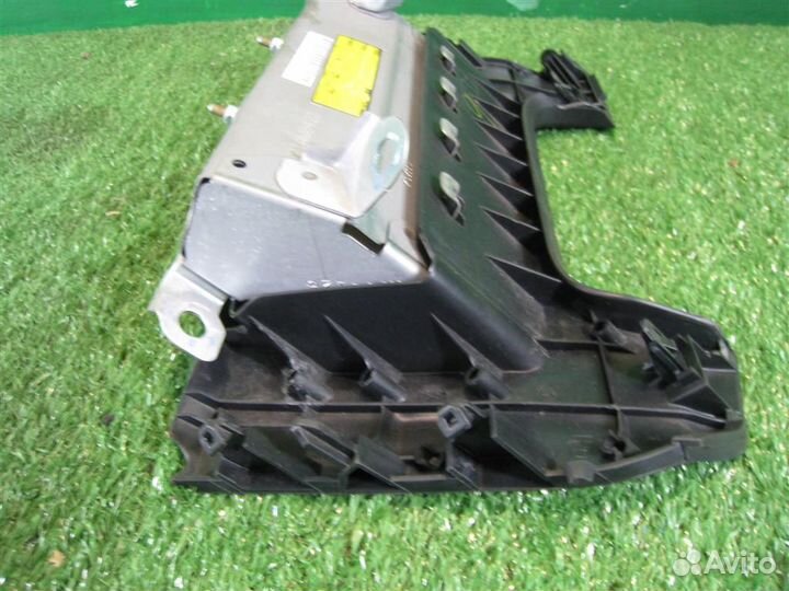 Подушка безопасности коленная Toyota Auris E18 20