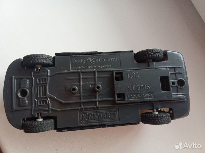 Модель Dodge Caravan. 1/32. Kinsmart 2000е