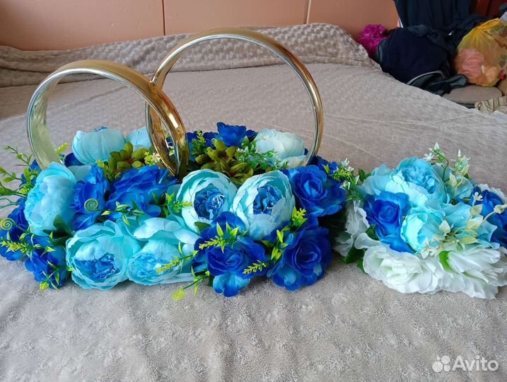 Свадебные кольца, украшения на машину