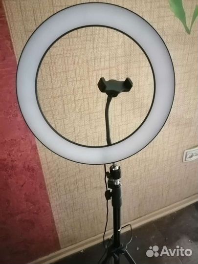 Штатив с лампой кольцевой