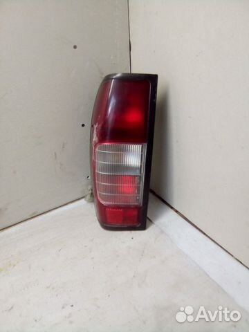 Замена габаритной лампочки на задней фаре Nissan Tino, 1,8 л, 2001 года электр