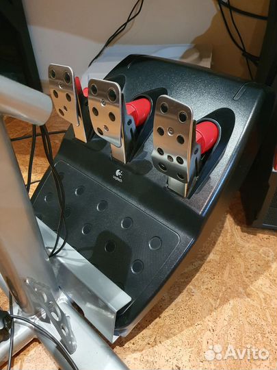 Комплект Logitech G25 Racing Wheel