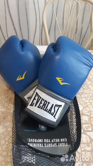 Боксерские перчатки Everlast 10 oz