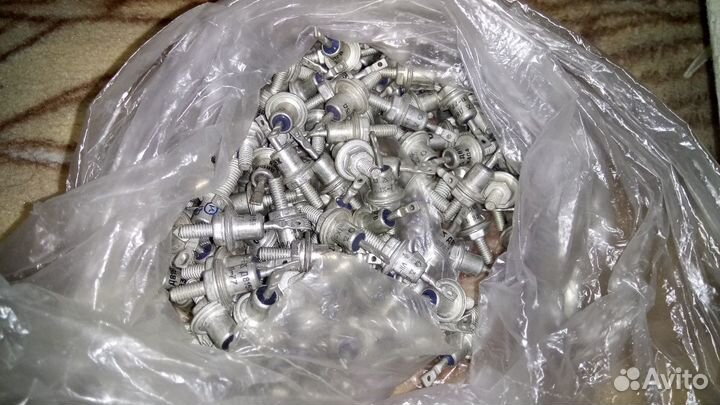 Стабилитроны д815