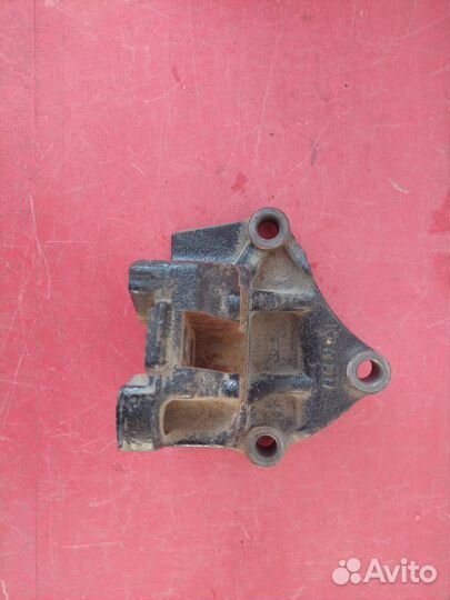 Кронштейн опоры двигателя Kia Rio 3