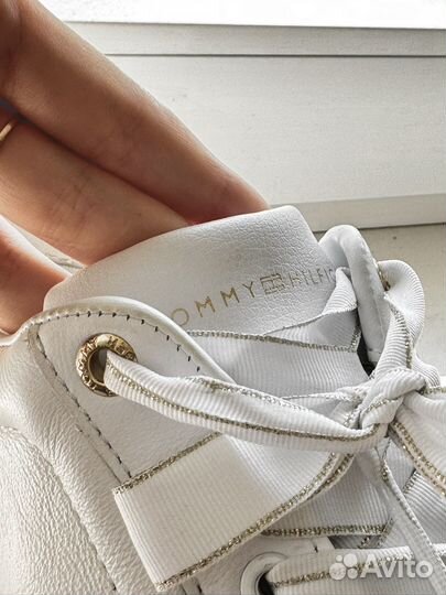 Кроссовки кожаные Tommy Hilfiger 39 женские