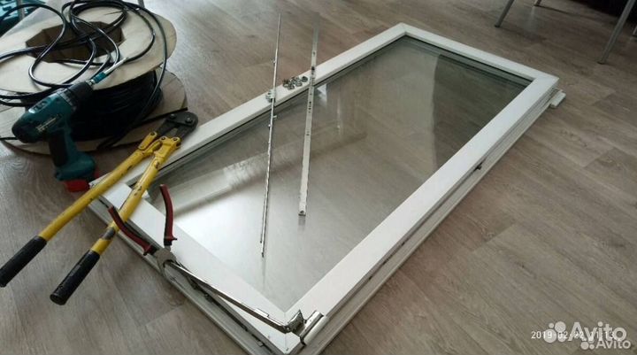 Детские замки на окна, ручки, гребенки установка