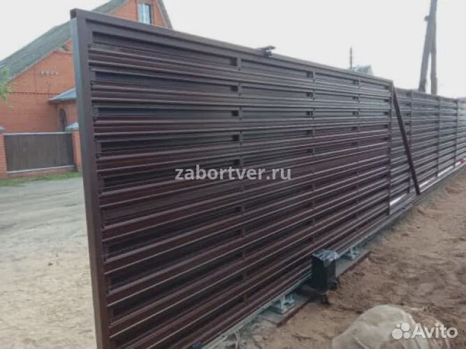 Откатные ворота (горизонтальный штакетник, металл